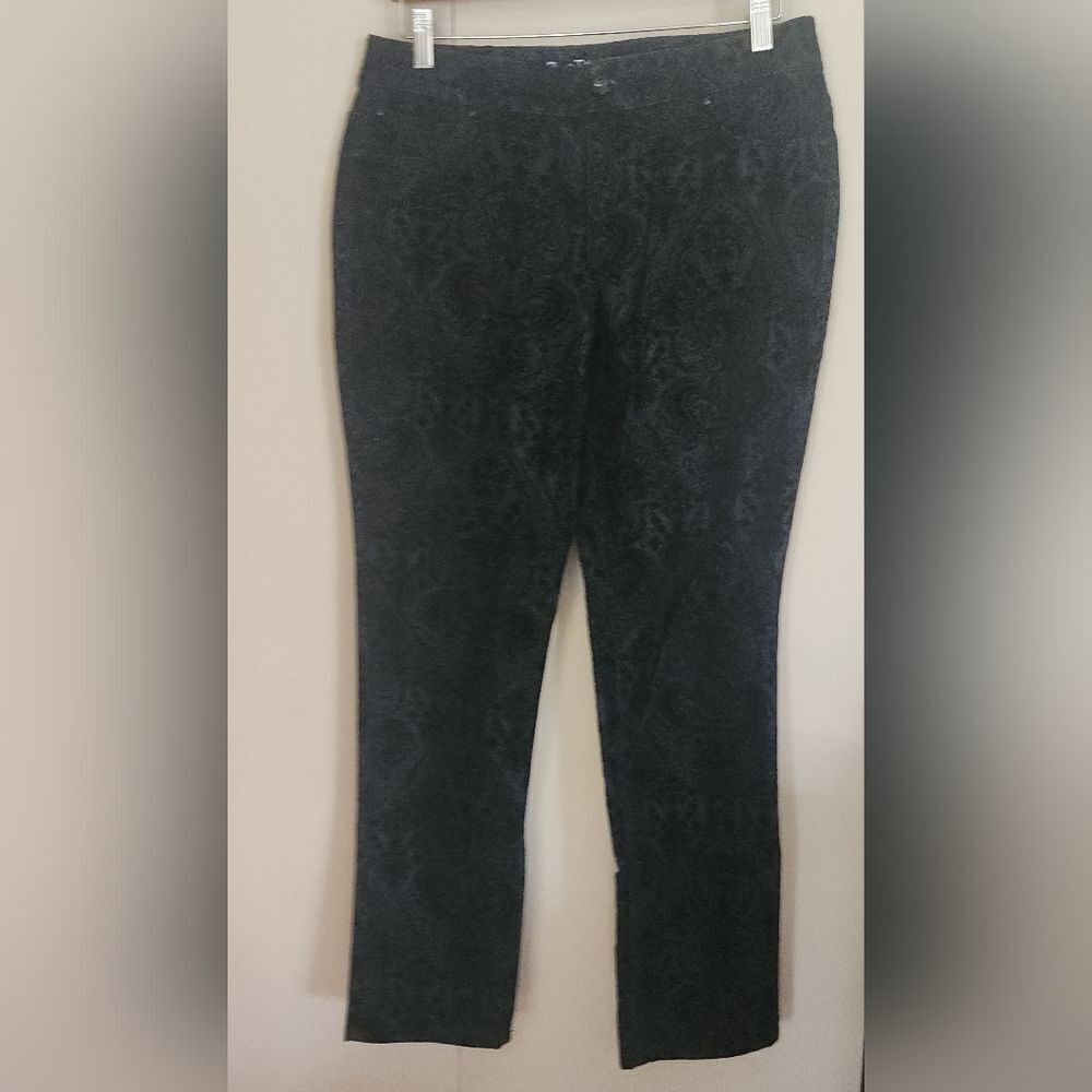 P40 Chicos Platinum black denim velvet jacquard print pants shiney buttons